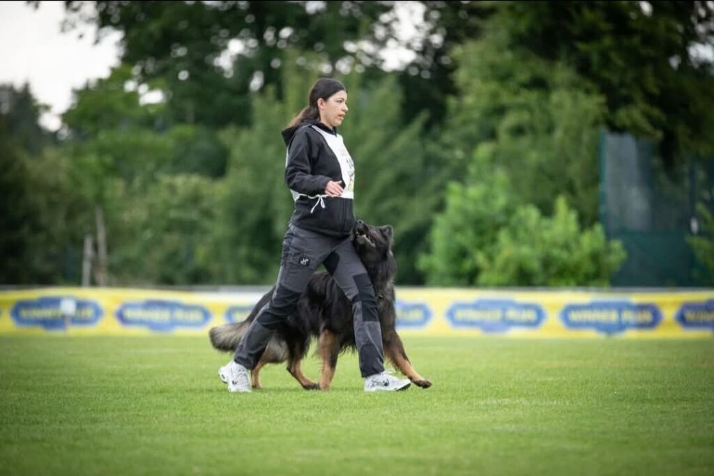 Lena und Edgar bei der Fußarbeit im Stadion der DJJM 2025