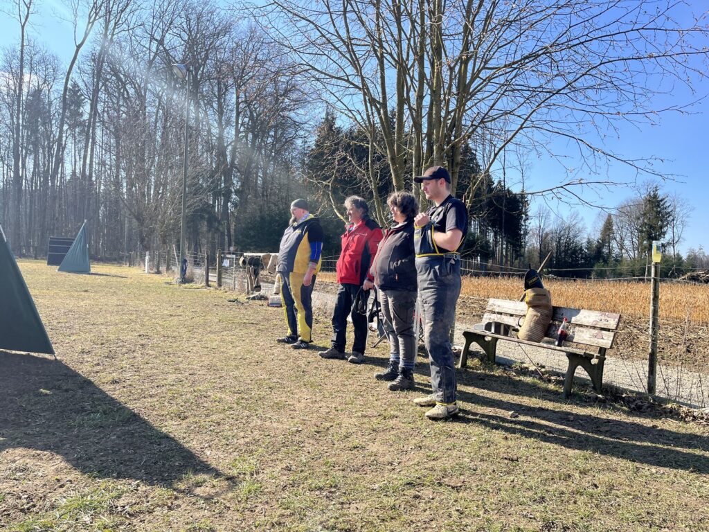 Gemeinsames Hundetraining in der Gruppe